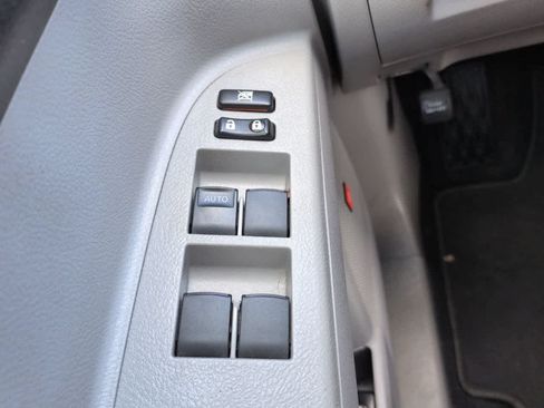 Used 2012 Toyota Highlander Limited w/ Tow Pkg FWD image 25