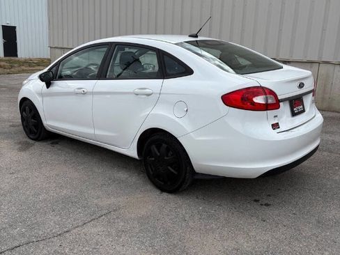 Used 2013 Ford Fiesta SE image 5