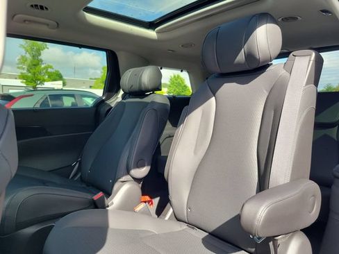 New 2026 Kia Carnival SX Prestige FWD image 9