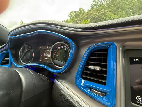 Used 2019 Dodge Challenger SXT image 23