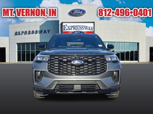 Used 2025 Ford Explorer ST-Line w/ ST-Line Street Pack image 3