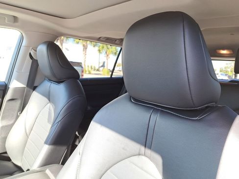 Certified 2023 Toyota Highlander XLE image 18