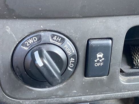 Used 2020 Nissan Frontier SV w/ SV Utility Package AWD/4WD image 18