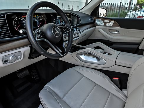 Used 2024 Mercedes-Benz GLS 450 4MATIC image 19
