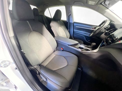 Used 2022 Toyota Camry LE image 31
