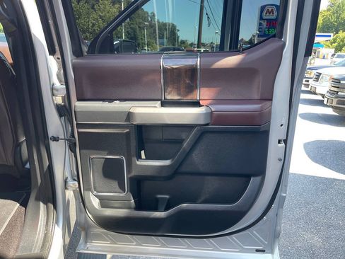 Used 2015 Ford F150 Platinum w/ Equipment Group 701A Luxury AWD/4WD image 35