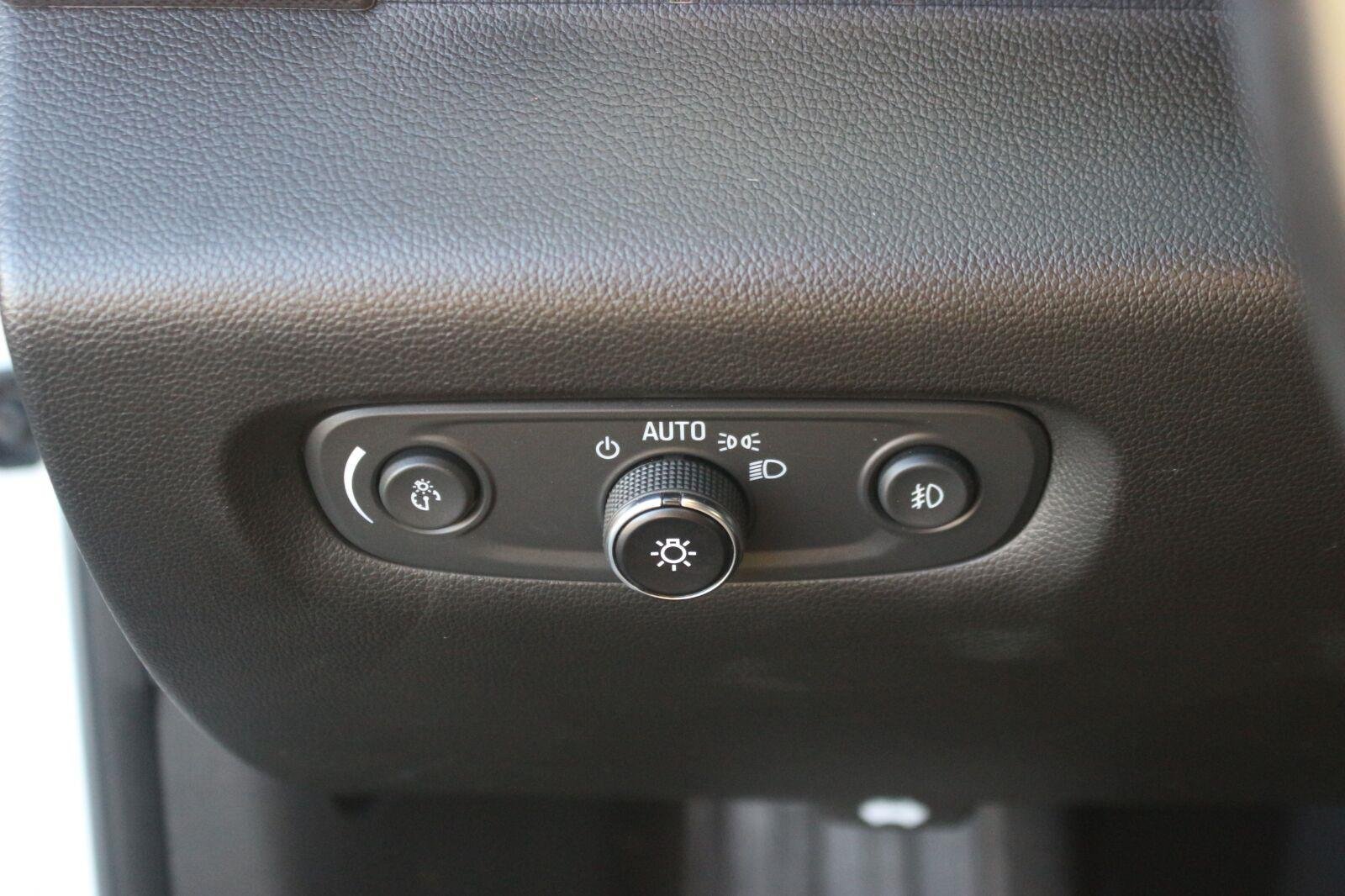 Used 2021 Chevrolet Traverse Premier w/ Redline Edition FWD image 32