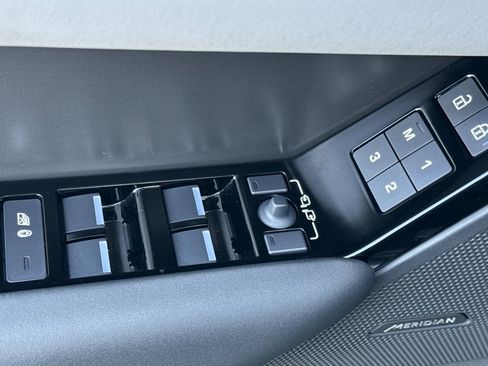Used 2026 Land Rover Range Rover Velar S AWD/4WD image 11