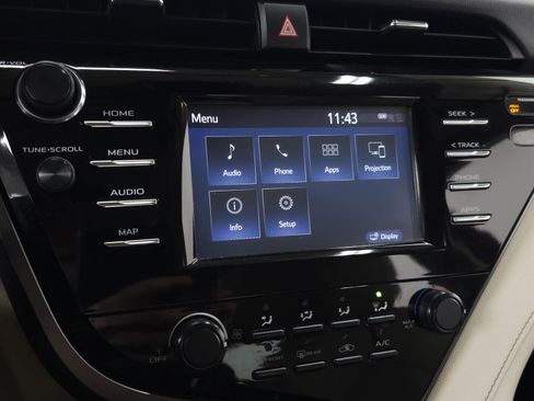 Used 2019 Toyota Camry LE image 21