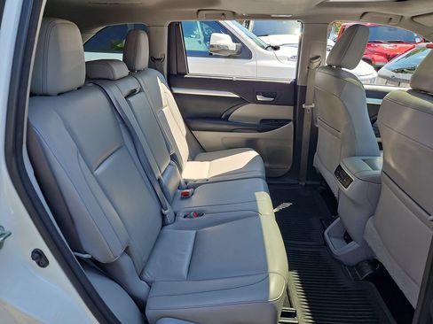 Used 2015 Toyota Highlander XLE AWD/4WD image 15