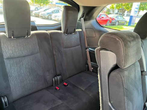 Used 2015 Nissan Pathfinder SV FWD image 25