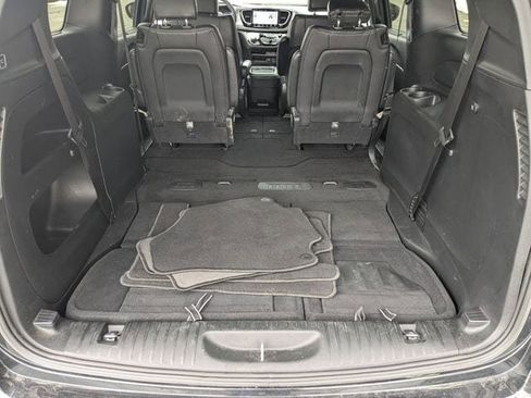 Certified 2022 Chrysler Pacifica Touring-L w/ S Appearance Package AWD/4WD image 7