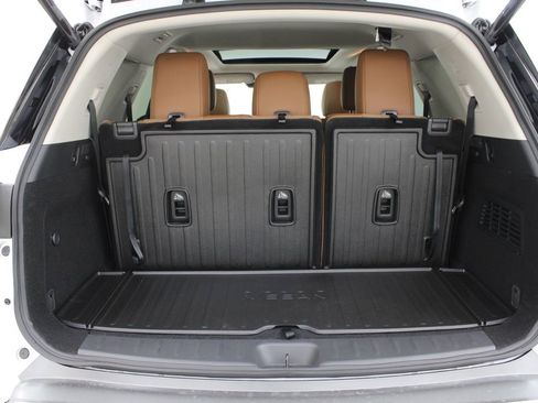 New 2026 Nissan Pathfinder Platinum FWD image 30