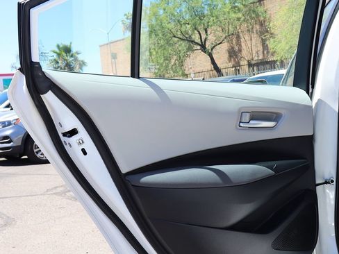 Used 2020 Toyota Corolla LE FWD image 29