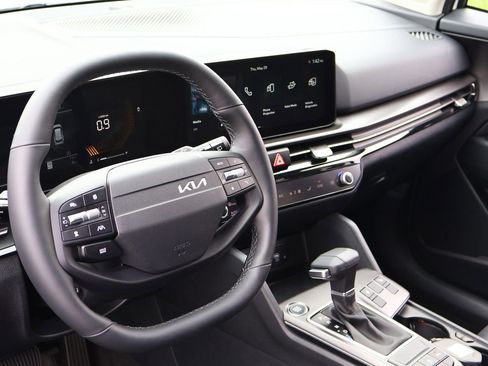 Used 2026 Kia Sportage EX image 23