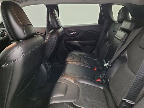 Used 2019 Jeep Cherokee Limited image 18