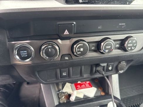 Used 2020 Toyota Tacoma TRD Sport AWD/4WD image 9