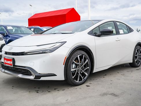 New 2026 Toyota Prius Plug-In Hybrid FWD image 3