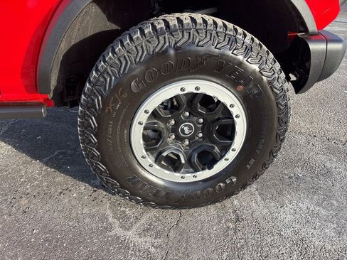 Used 2024 Ford Bronco Black Diamond w/ Sasquatch Package image 9