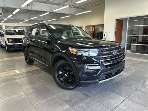 Used 2023 Ford Explorer XLT w/ Equipment Group 202A AWD/4WD image 1