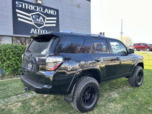 Used 2017 Toyota 4Runner SR5 Premium image 7