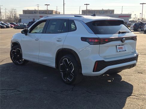 Used 2025 Volkswagen Tiguan SEL R-Line image 16