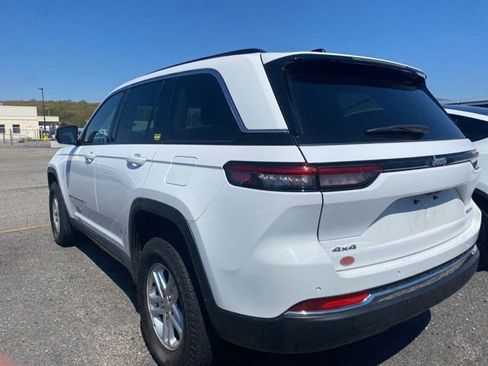 Used 2023 Jeep Grand Cherokee Laredo w/ Luxury Tech Group I AWD/4WD image 4