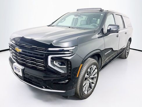 Certified 2026 Chevrolet Suburban High Country AWD/4WD image 3