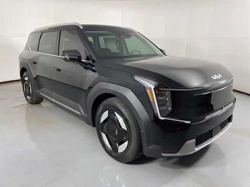 New 2026 Kia EV9 Wind image 2