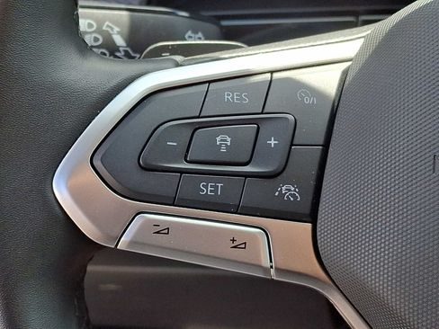 Used 2025 Volkswagen Atlas Peak Edition SE AWD/4WD image 19