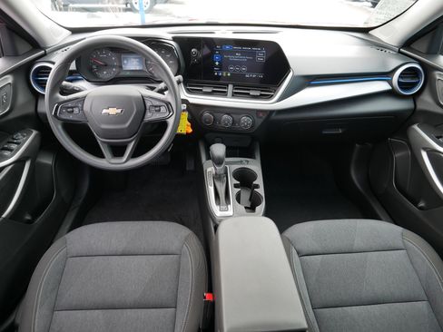 Used 2024 Chevrolet Trax LS w/ LS Convenience Package image 10