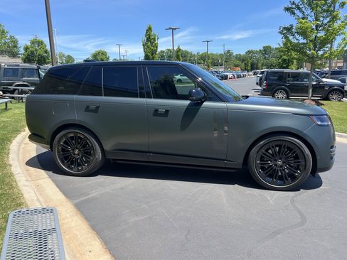 Used 2025 Land Rover Range Rover SE AWD/4WD image 8