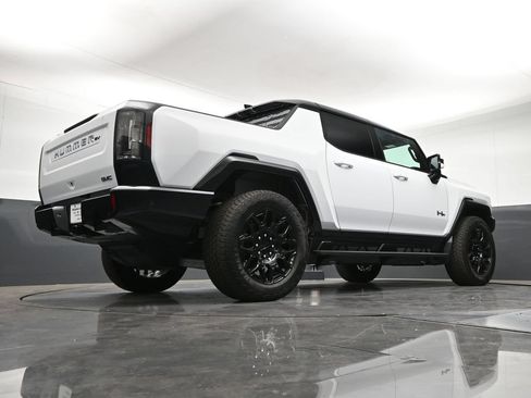 Certified 2025 GMC Hummer EV 2X AWD/4WD image 27