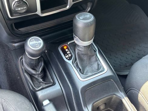 Used 2022 Jeep Wrangler Sport AWD/4WD image 17