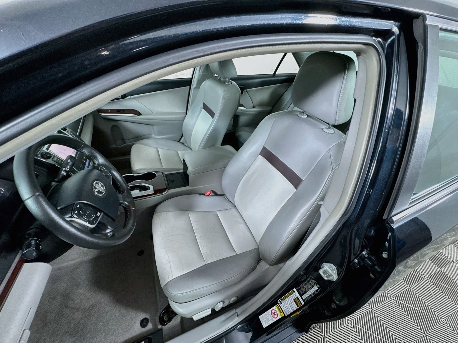 Used 2012 Toyota Camry XLE FWD image 17