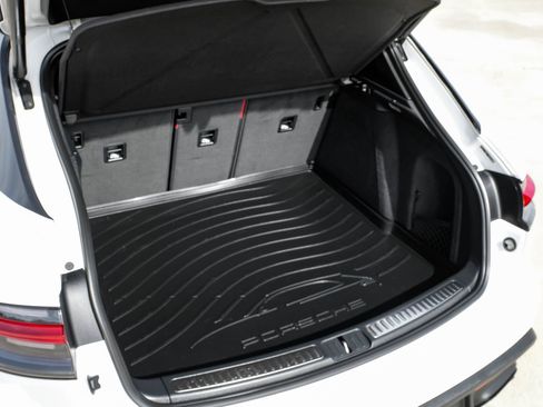Used 2023 Porsche Macan Turbo AWD/4WD image 48