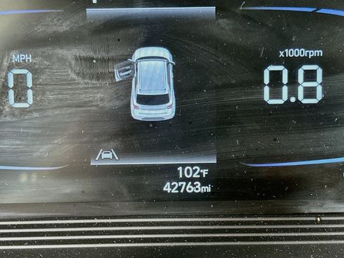 Used 2025 Hyundai Venue SEL FWD image 19