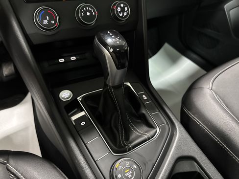 Certified 2022 Volkswagen Taos SE image 24