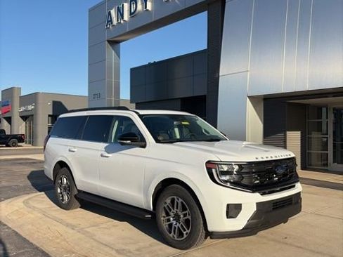New 2026 Ford Expedition Active image 1