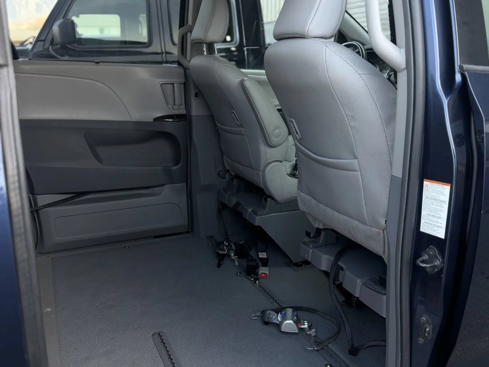 Used 2019 Toyota Sienna XLE FWD image 24