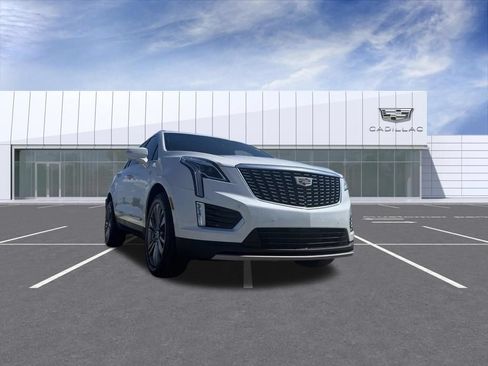 Certified 2024 Cadillac XT5 Premium Luxury w/ LPO, Floor Liner Package AWD/4WD image 8