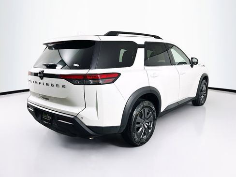 Used 2025 Nissan Pathfinder SV image 9