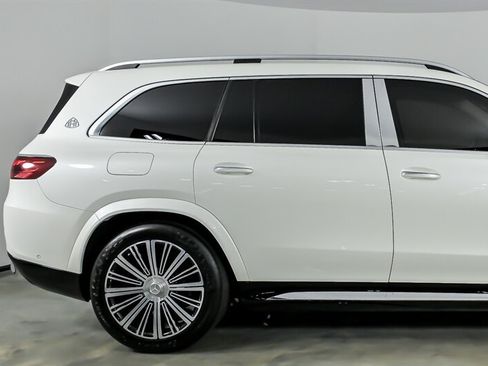 Used 2024 Mercedes-Benz Maybach GLS 600 4MATIC image 12