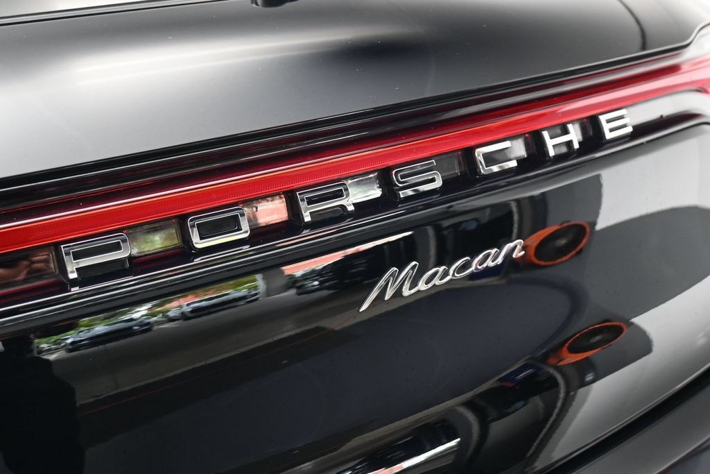 Certified 2025 Porsche Macan AWD/4WD image 30
