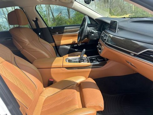 Used 2016 BMW 740i image 21