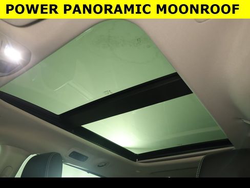 Used 2022 Chrysler Pacifica Limited image 3