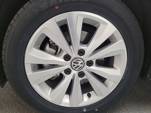 Used 2021 Volkswagen Golf 4-Door image 31