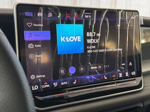 New 2026 Volkswagen Tiguan SE R-Line FWD image 24