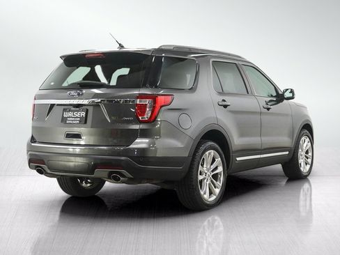 Used 2018 Ford Explorer XLT w/ Equipment Group 202A AWD/4WD image 6