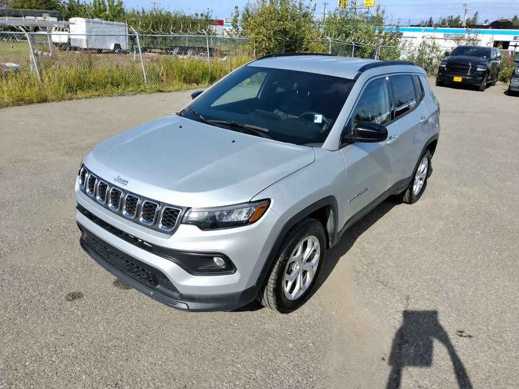 Certified 2024 Jeep Compass Latitude AWD/4WD image 1